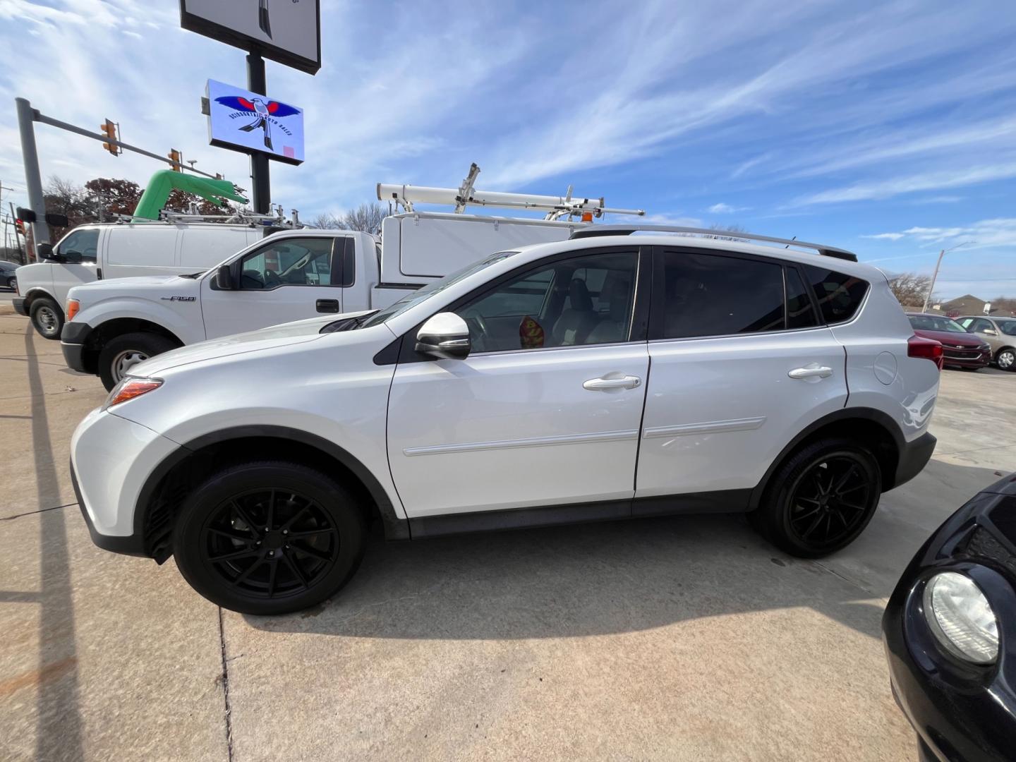 2013 WHITE TOYOTA RAV4 LIMITED Limited AWD (2T3YFREV9DW) with an 2.5L L4 DOHC 16V engine, 6-Speed Automatic transmission, located at 8101 E. Skelly Dr., Tulsa, OK, 74129, (918) 592-3593, 36.121891, -95.888802 - Photo#1